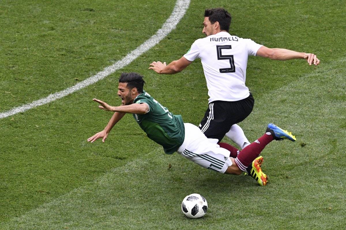 El defensa alemán durante el partido ante México
