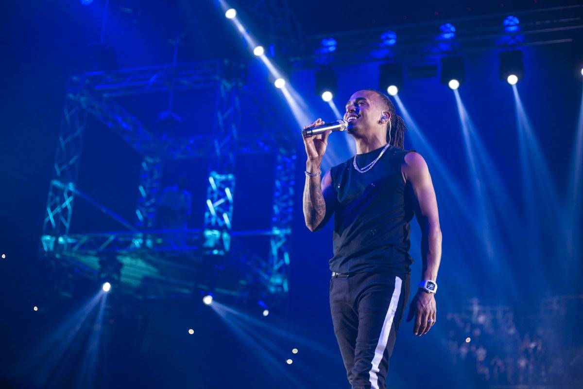 Ozuna sorprende con reconocido invitado en pleno concierto | Metro