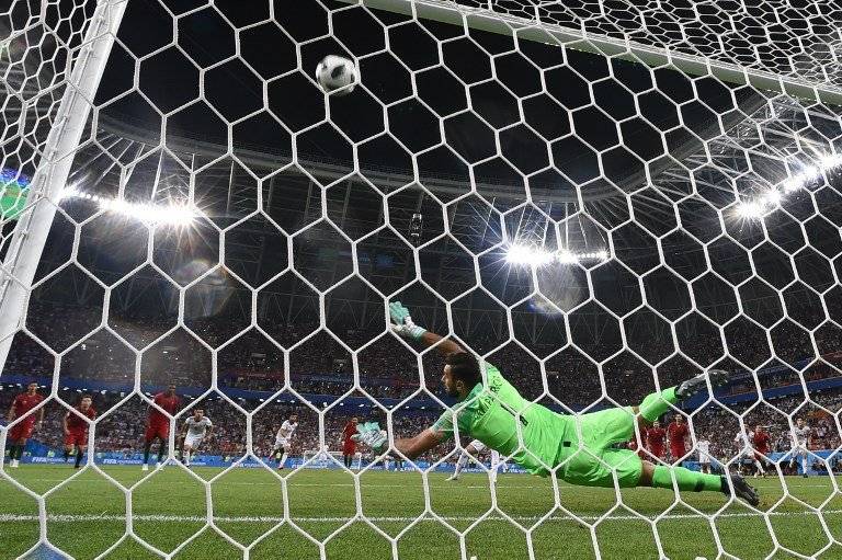 El intento fallido de Rui Patricio de parar el penal de Irán