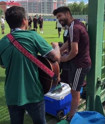 Oribe Peralta y Christian Nodal.