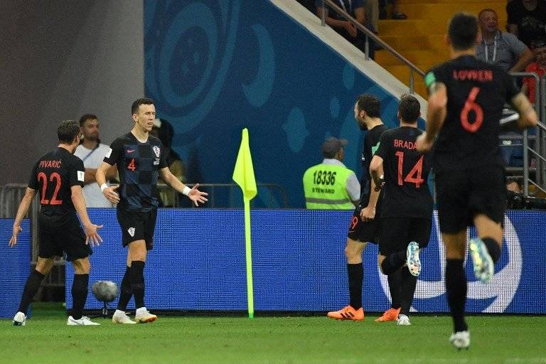 Ivan Perisic celebra con sus compañeros su anotación