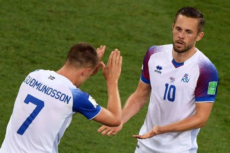 Johann Gudmundsson empató parcialmente para Islandia