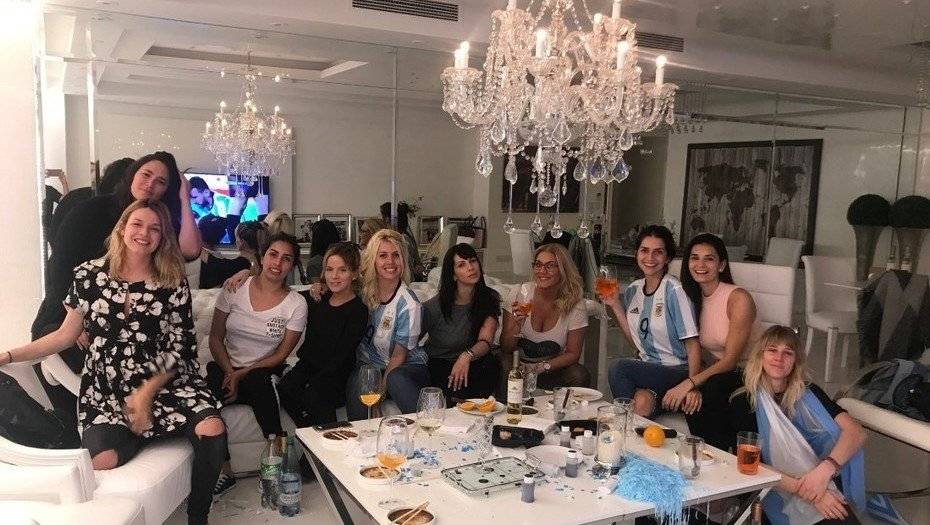 Aficionadas argentinas ven un partido de su selección