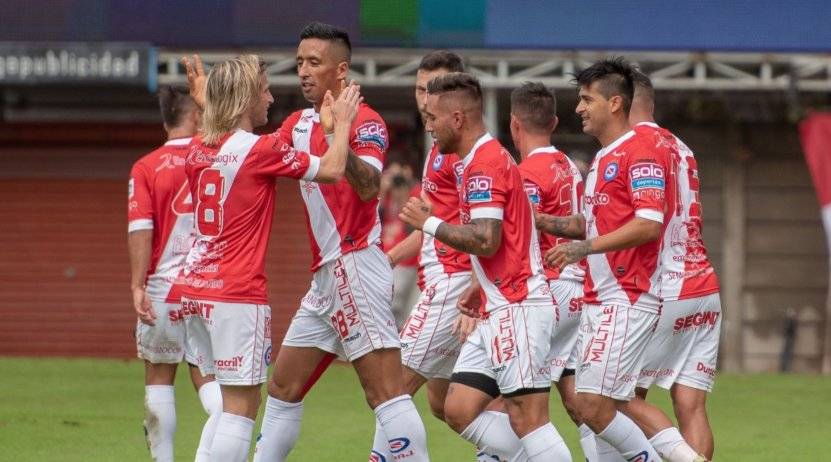 Lucas Barrios tuvo un fugaz retorno a Argentinos Juniors / Foto: Facebook Argentinos