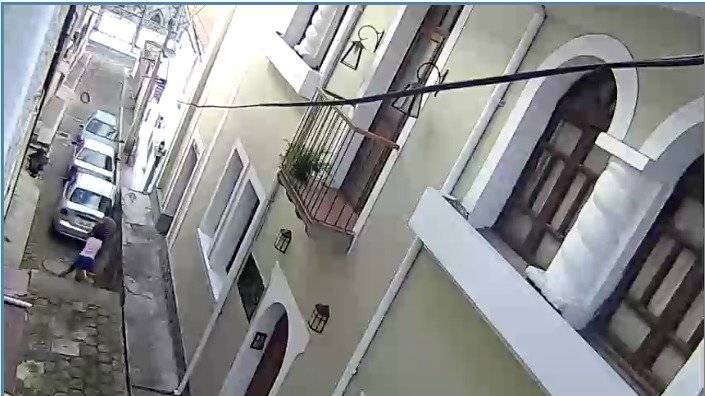 Momento en que casi raptan a una niña en Quito