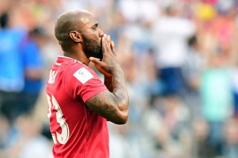 Baloy manda un beso a las tribunas tras su anotación ante Inglaterra