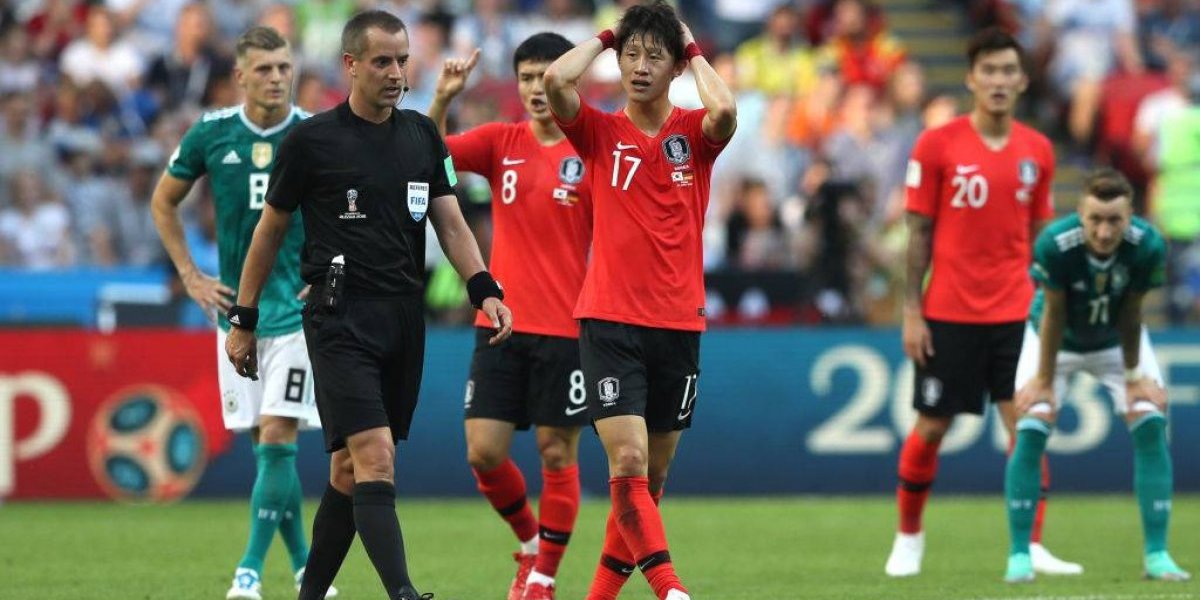 #Video Aficionados atacan con huevos a Selección de Corea del Sur #Video Aficionados atacan con huevos a Selección de Corea del Sur