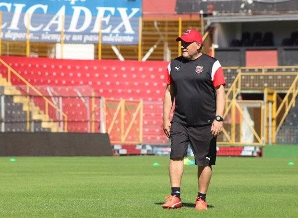 El Alajuelense de Costa Rica fue el último equipo de Israel. En enero pasado se hizo oficial la salida de dicho club por motivos de salud / Foto: Prensa LDA