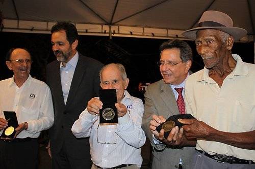 102152672sinfronio1-7f57605fb63eadab7a5d25328e22e7ab.jpg