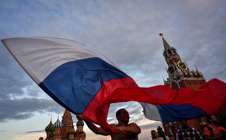 Bandera rusa en Moscú