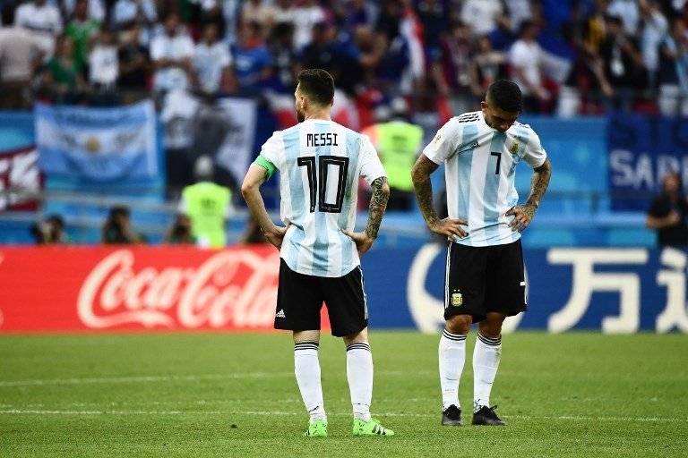 Messi y Banega desconsolados ante el nuevo fracaso argentino
