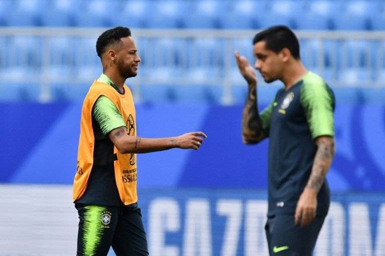 Neymar en el entreno de Brasil previo a jugar ante México