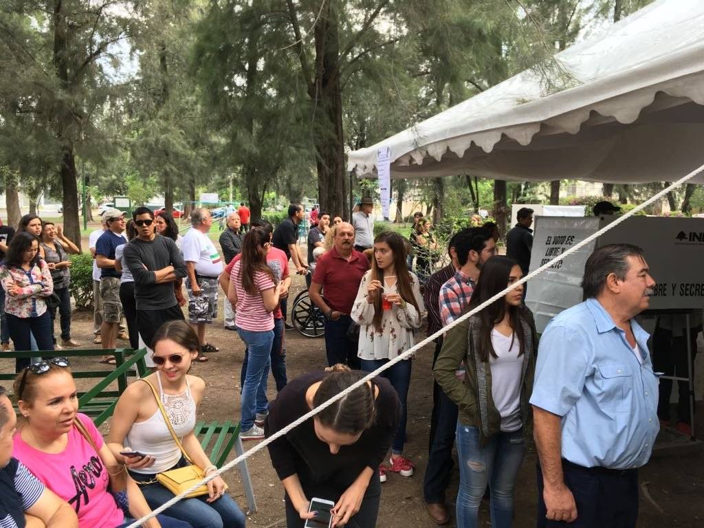 Con retraso en apertura de casillas, inicia proceso electoral en Jalisco