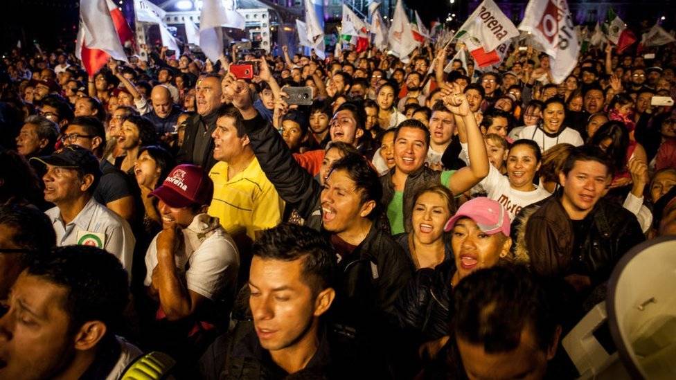 102292335mexicocelebracion-fe2a7876568a17e969ce17db7d9ecf03.jpg