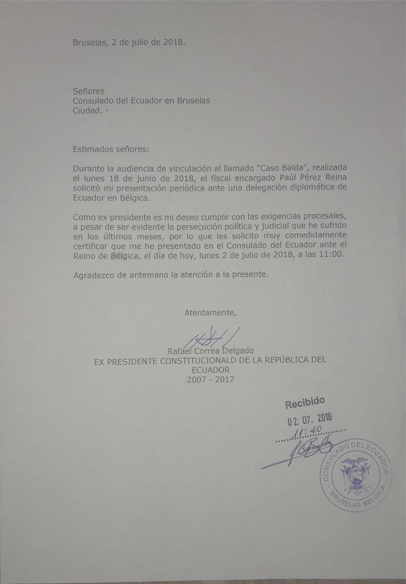 Rafael Correa se presentó ante el Consulado del Ecuador en Bruselas