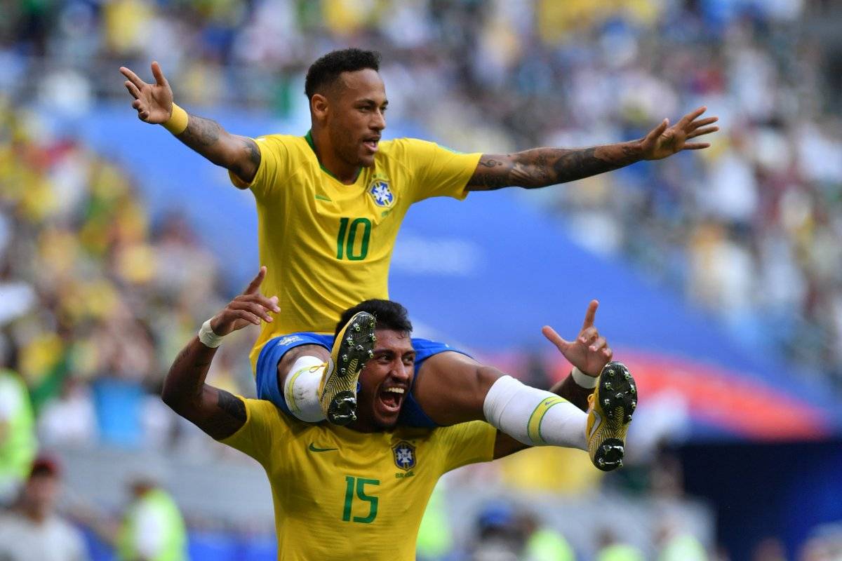 Neymar marcó el primer gol para Brasil