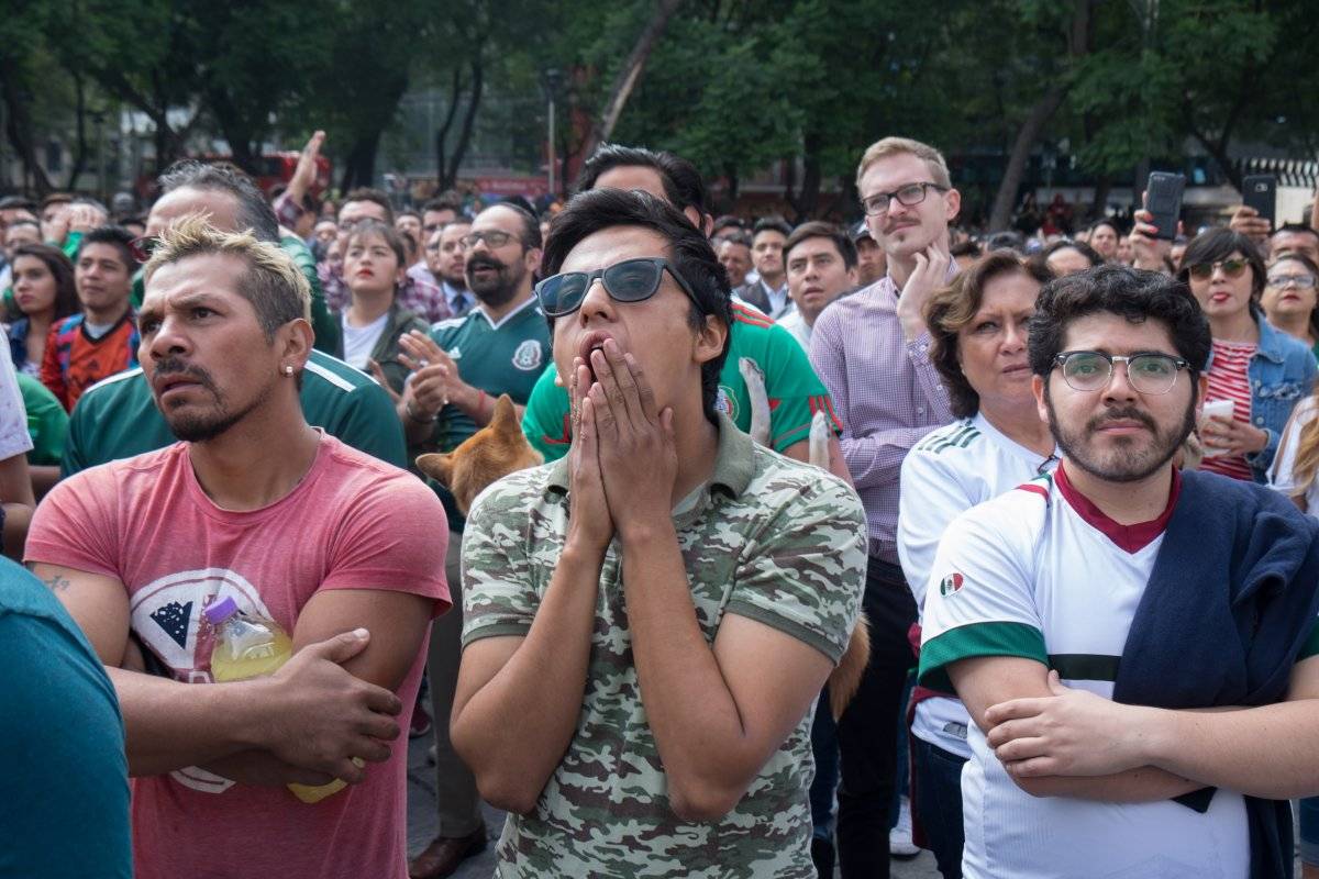 Afición mexicana sufre tras eliminación del mundial
