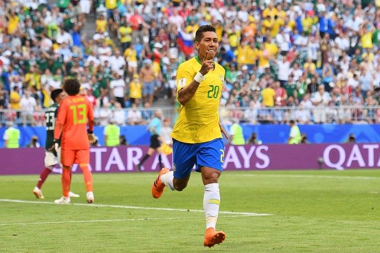 Firmino celebra su tanto contra México que le dio la clasificación a Brasil hacia los cuartos de final