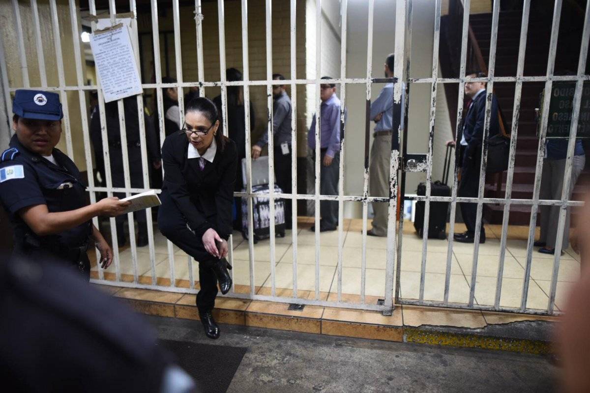 Roxana Baldetti trasladada a Tribunales por juicio del caso Lago de Amatitlán