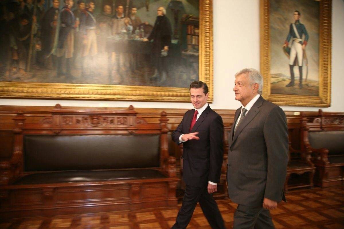 Esta mañana recibí en Palacio Nacional a Andrés Manuel López Obrador, durante el encuentro manifesté la disposición del Gobierno de la República para llevar a cabo una transición ordenada y eficiente en beneficio de las mexicanas y mexicanos.