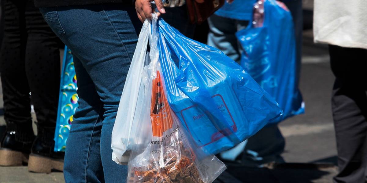 Chile prohíbe el uso de bolsas plásticas en el comercio