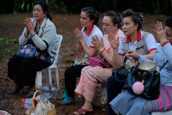 Rescatista muere tras entregar ayuda a niños atrapados en cueva — Tailandia