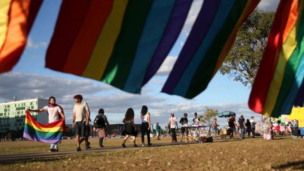 102384277lgbtparadabrasiliaagbrjosecruz-fb5019bd9affd96c5103253e0bb9a87e.jpg