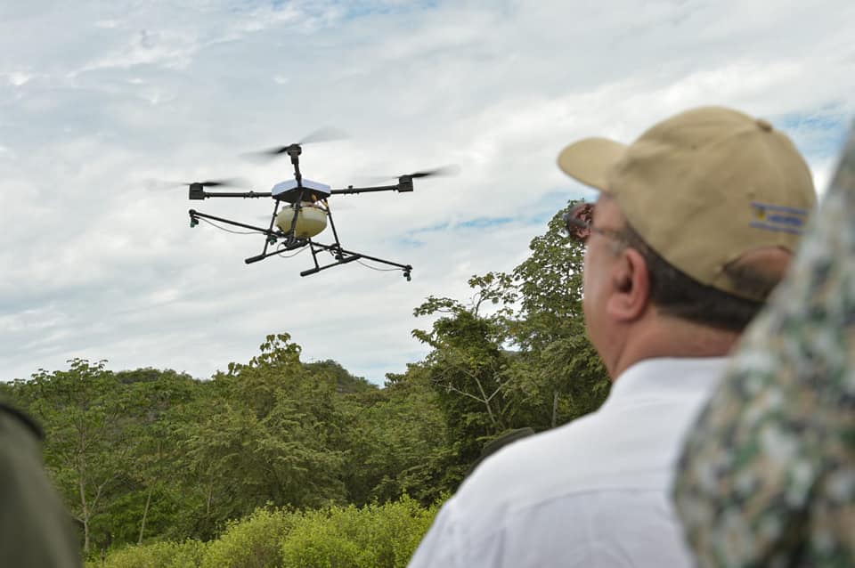 Gobierno colombiano fumigará cultivos de coca usando drones Gobierno colombiano fumigará cultivos de coca usando drones