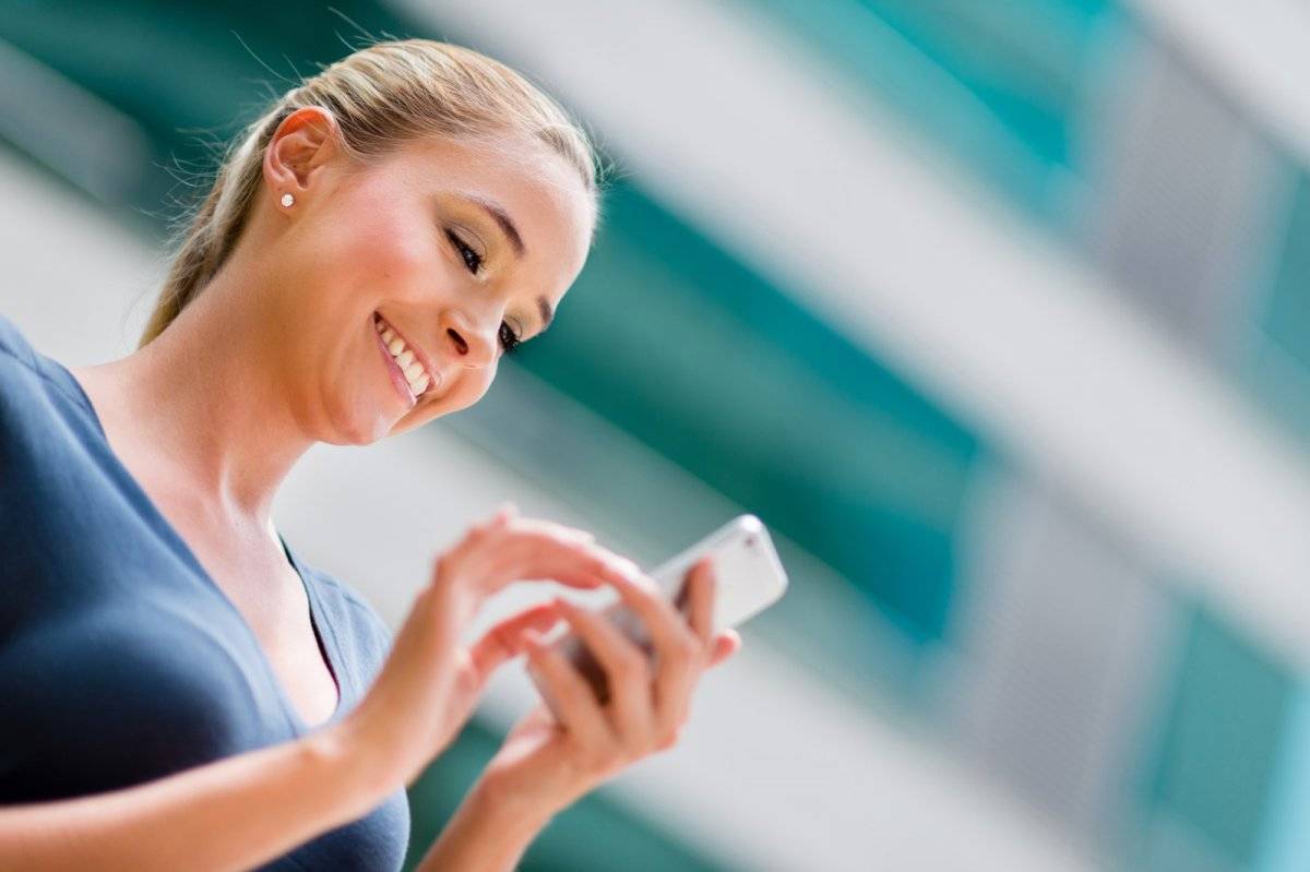 mujer telefono