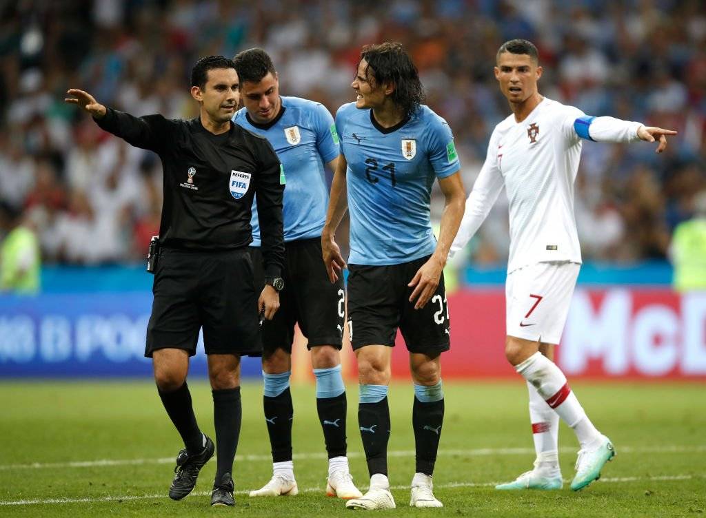 Cavani se lesionó en el partido de octavos de final ante Portugal / Foto: Getty Images