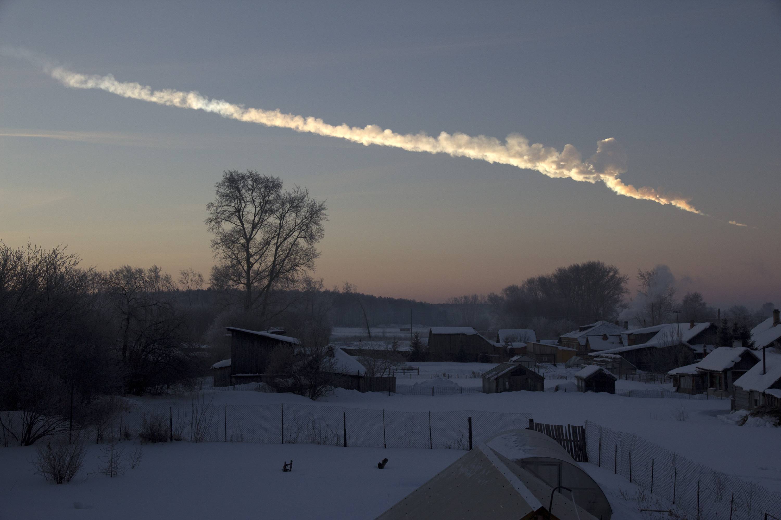 El trayecto del asteroide de 20 metros El trayecto del asteroide de 20 metros