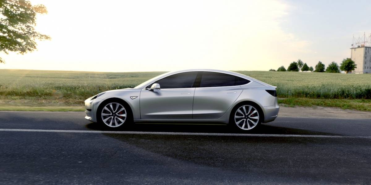 El Tesla más barato ahora también se estaciona solo