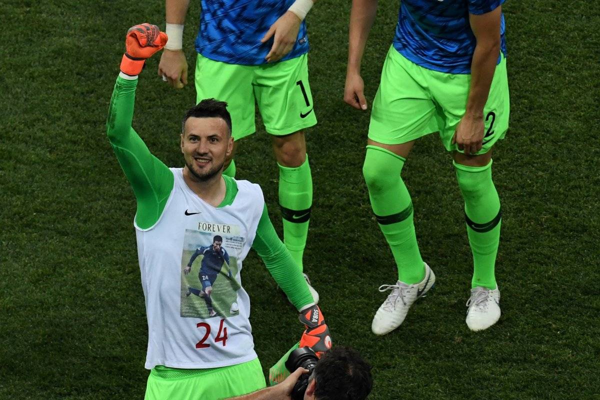 Subasic le rindió un homenaje a su amigo y la FIFA le advirtió que lo sancionaría.