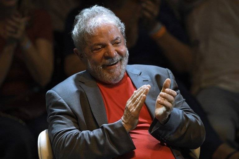 Lula da Silva aplaudiendo