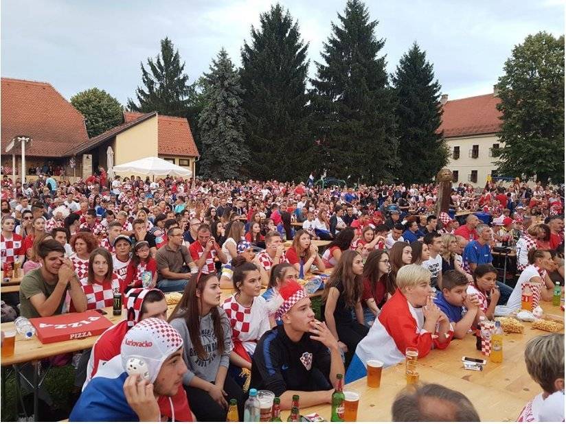 Mandzukic invitó a cervezas a sus paisanos