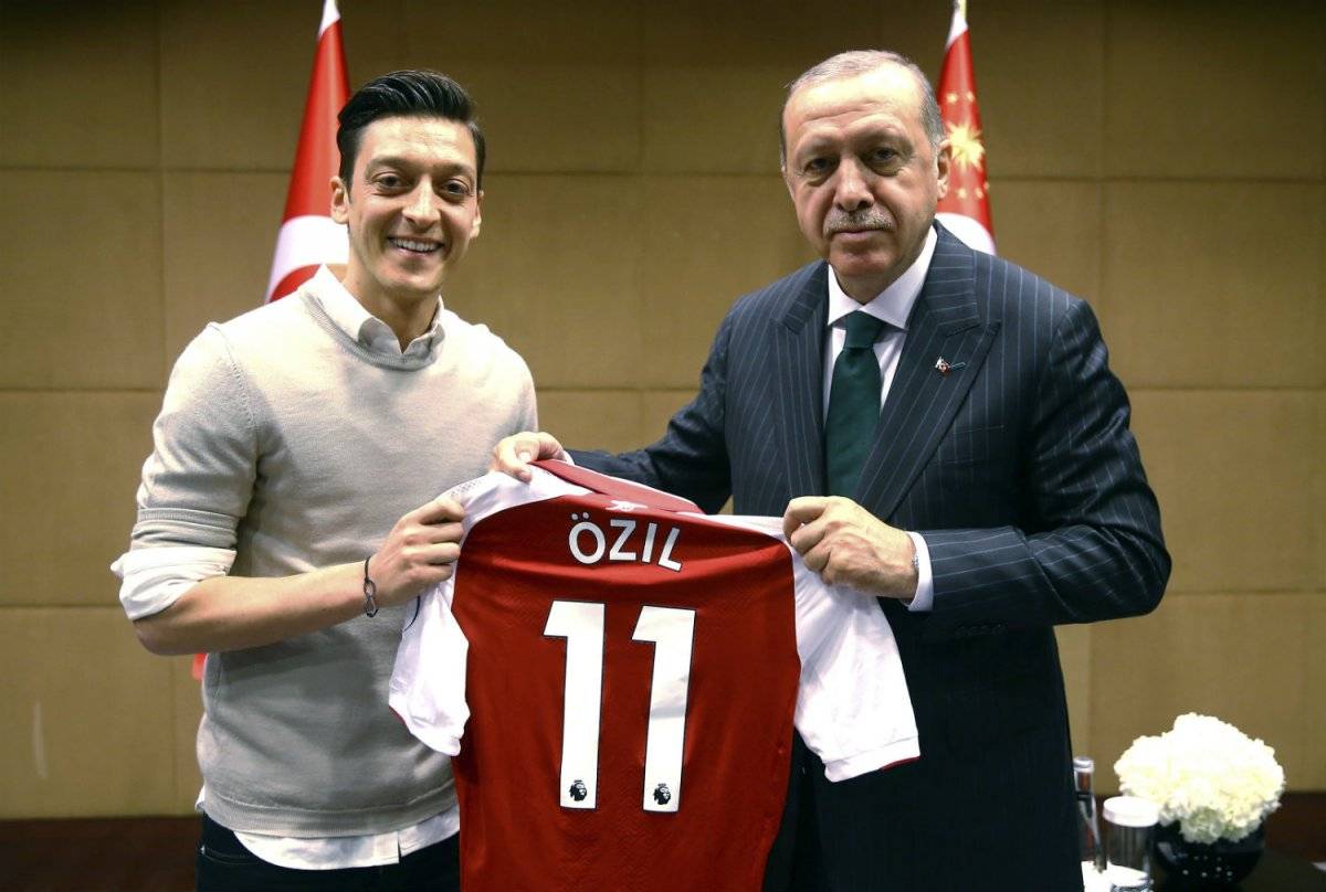 Özil con el presidente de Turquía.