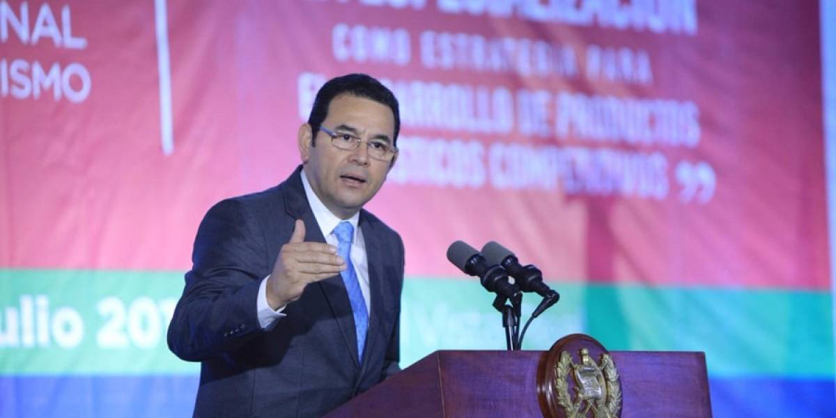 La Fiscalía de Guatemala abre un expediente al presidente por presunta violación
