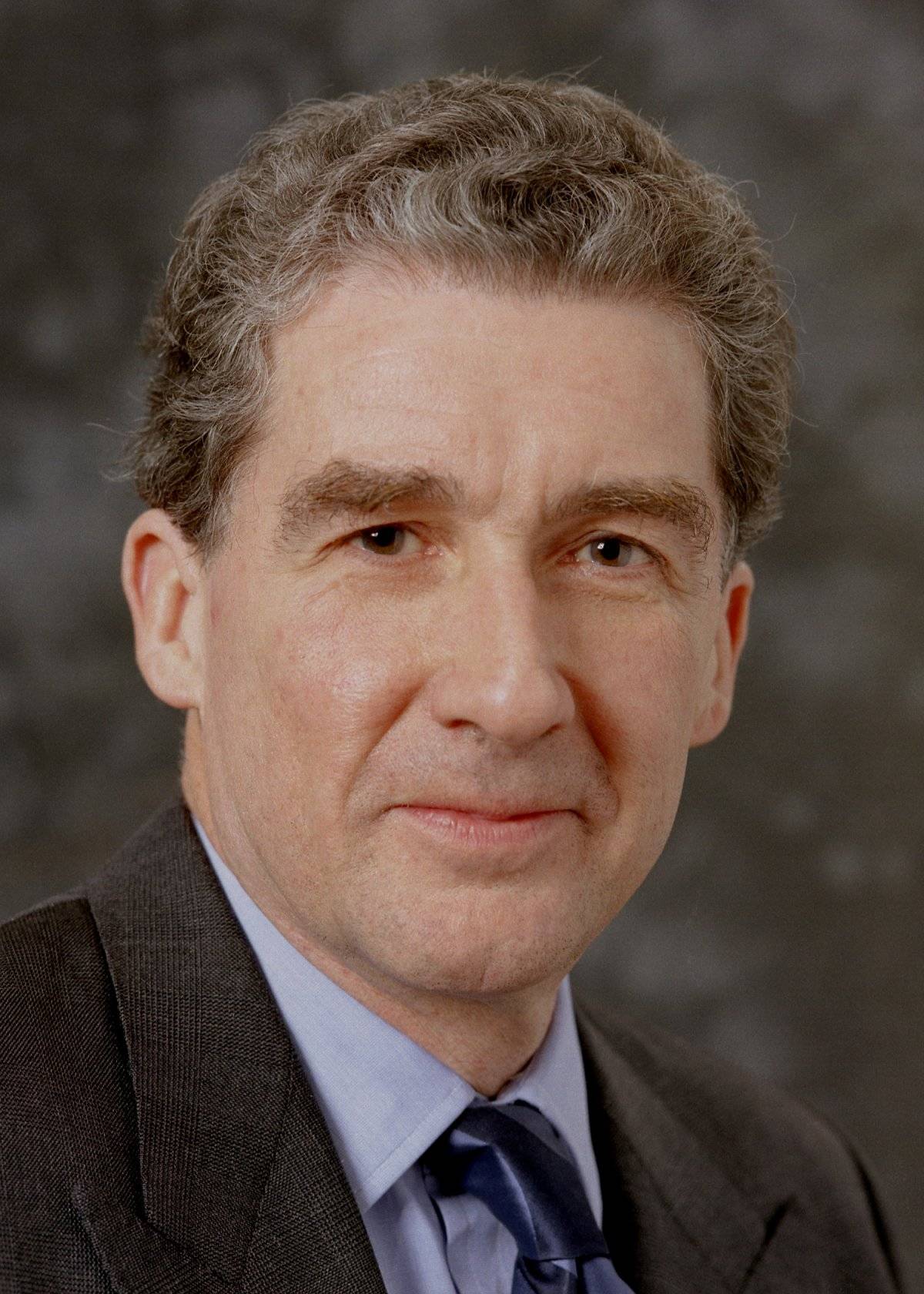 Victor Bulmer-Thomas Autor de “Imperio en retiro: el pasado, presente y futuro de los Estados Unidos”