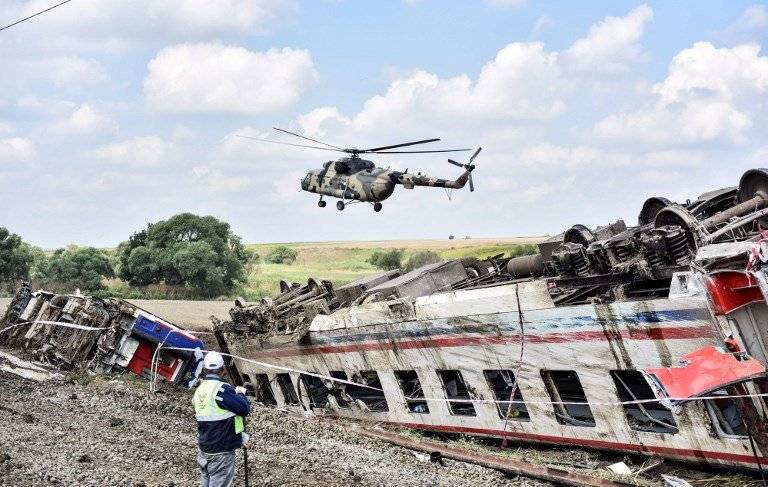 Tren descarrilado en Turquía