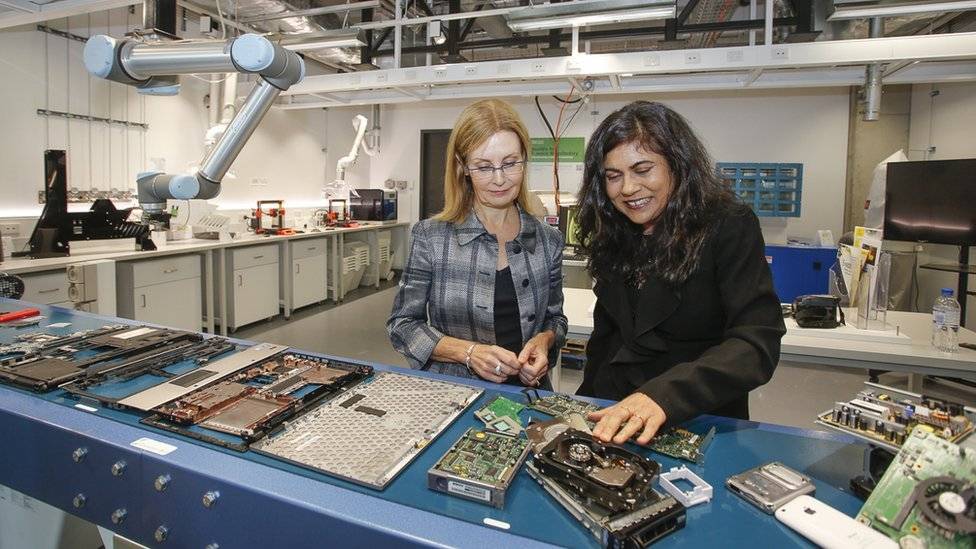1023114354ministeruptonveenasahajwalla3-331c534628cfbfc78bd3124912dbbe38.jpg