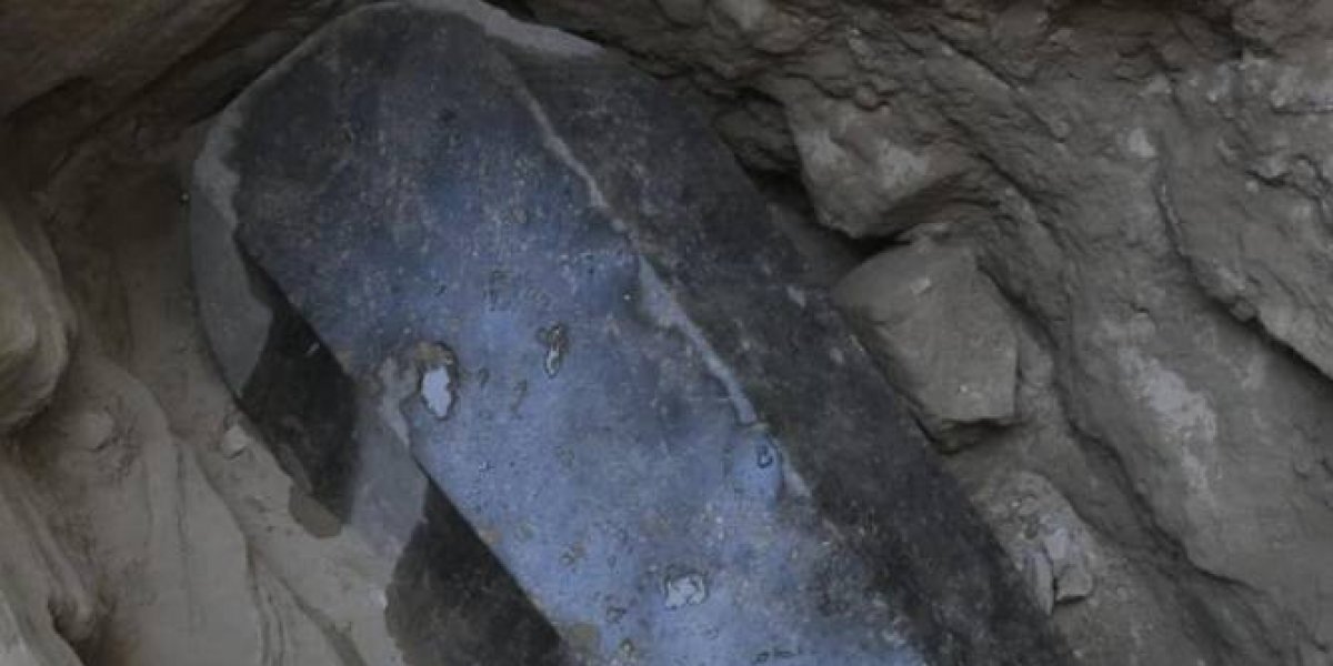 Hallan sarcófago de 2 mil años de antigüedad