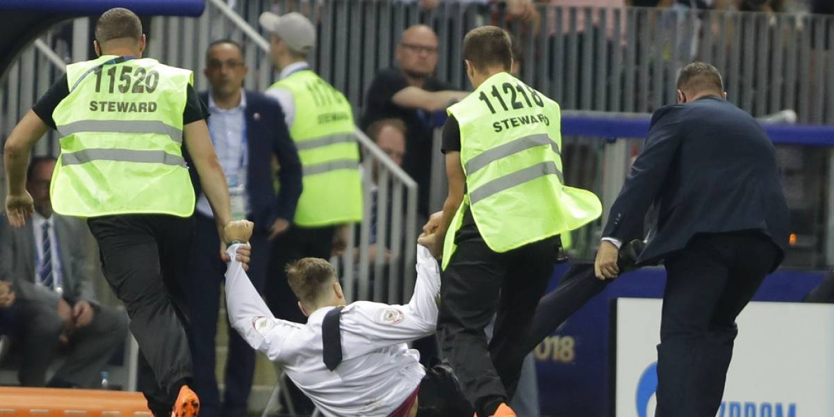 Que Es El Colectivo Riot Que Invadio La Cancha En La Final Del Mundial Y Que Es El Colectivo Riot Que Invadio La Cancha En La Final Del Mundial Y