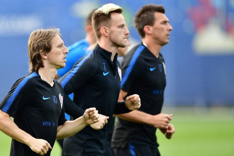 Modric y Rakitic durante un entreno de Croacia