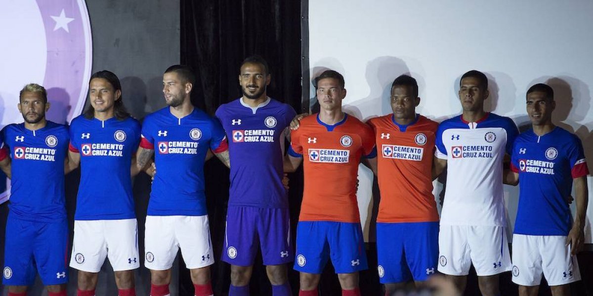 Cruz Azul presume sus nuevos uniformes y refuerzos