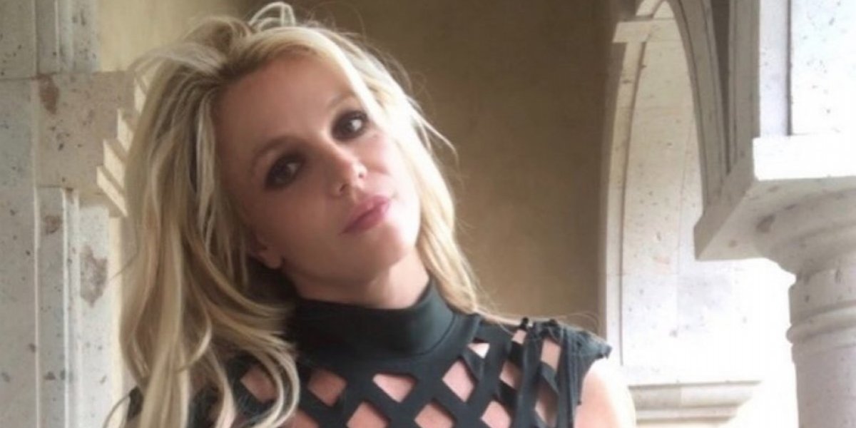 Britney Spears sufre accidente y enseña de más durante un concierto