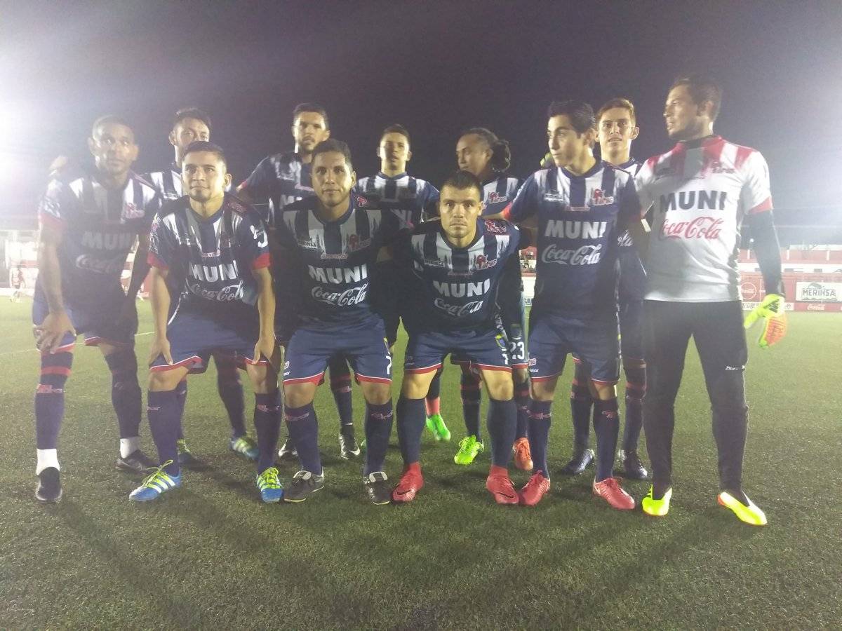 Los toros antes de jugar en el estadio Santa Lucía