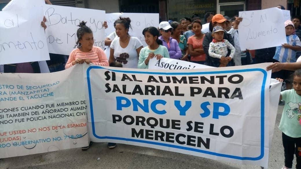 manifestación de Asociación Humanitaria Orgulloso de mi PNC en PDH