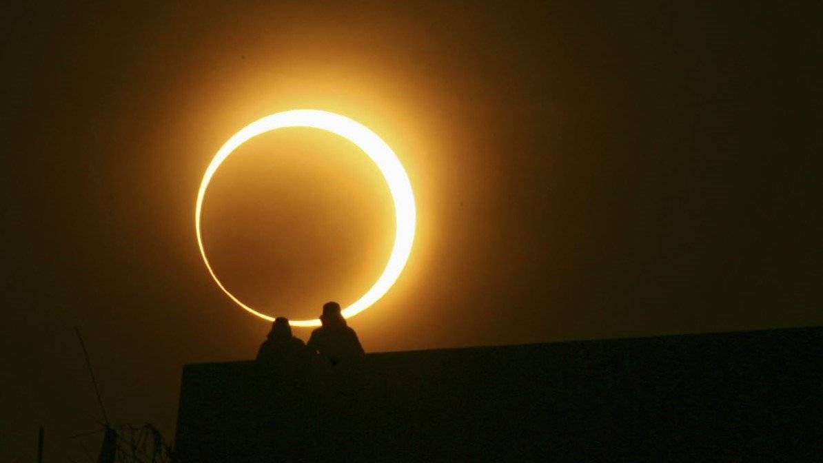José Maza:"todas las personas estamos convocadas a sentir y a vivir la experiencia muy linda de un eclipse de sol"