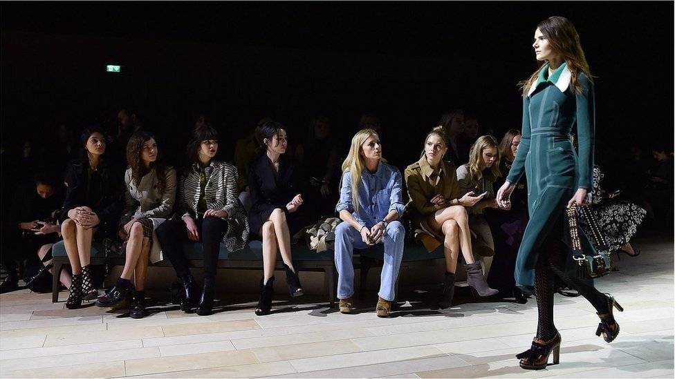 102611212burberryrunwayg-459276ce83a87639ae93f28c21b4a5be.jpg
