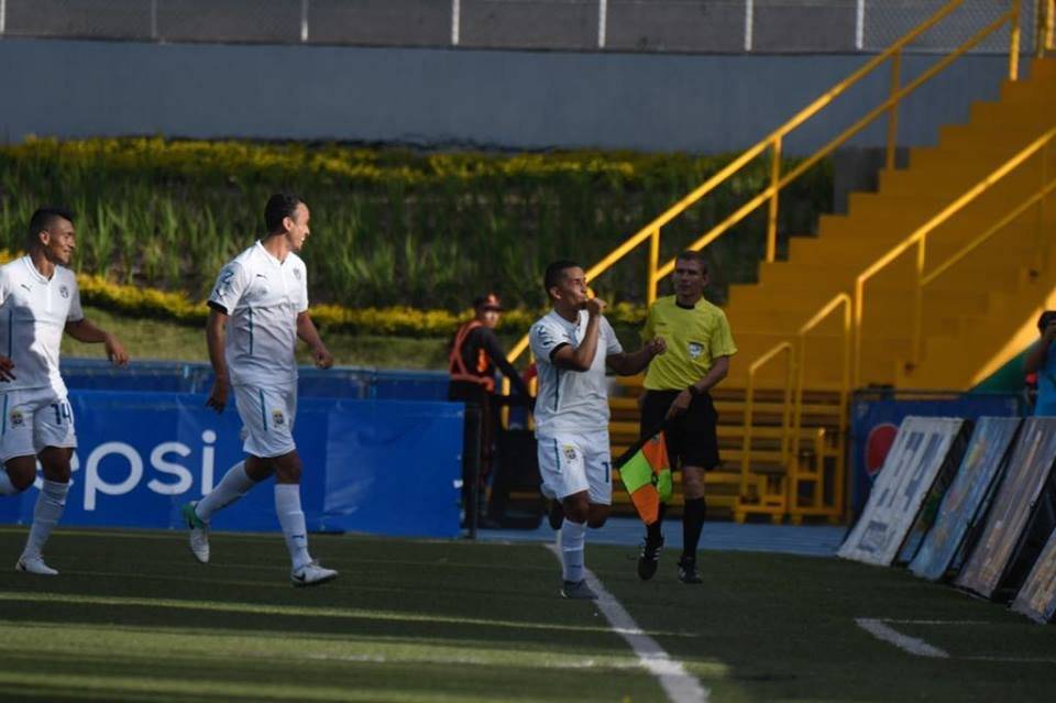 Así celebró su tanto Marvin Ceballos